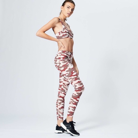 VARLEY ESTRELLA LEGGING ZION CAMO
SZ MED - Picture 5 of 6